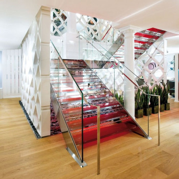 Escalier sur mesure design d'exception verre rouge et inox